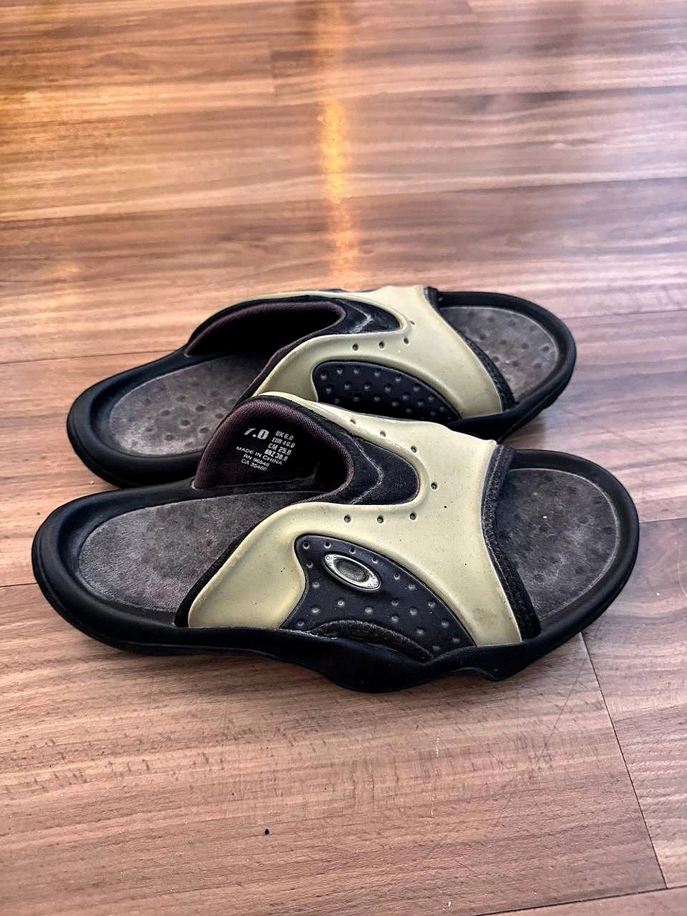 Vintage Oakley Sandals US 7